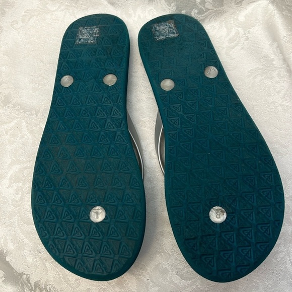 -Roxy Floral Flip Flops Size 8-9 - Picture 4 of 5